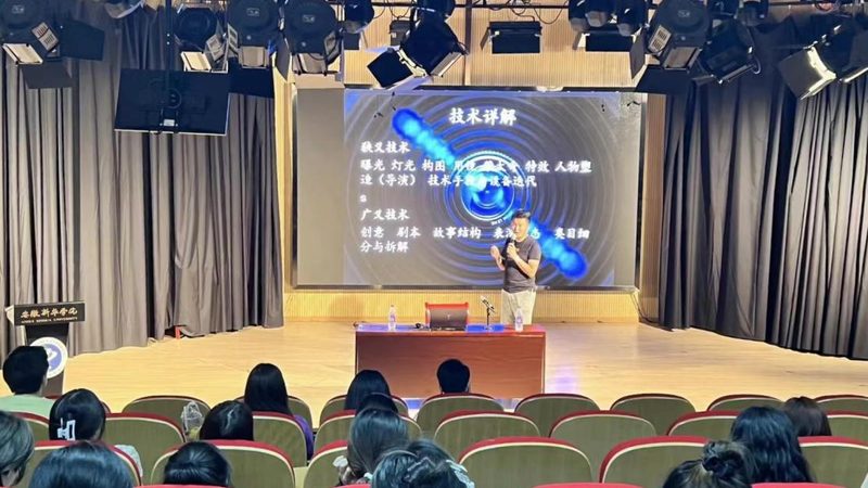 服装直播代运营费用主要包括以下几部分：